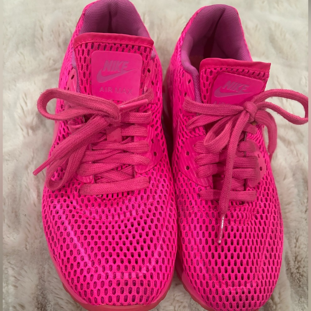 Hot pink Nike Airmax